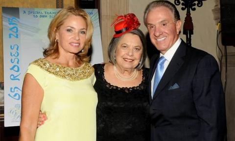Mary Weiss (center) with Jana and John Scarpa at the 2015 65 Roses cocktail party.